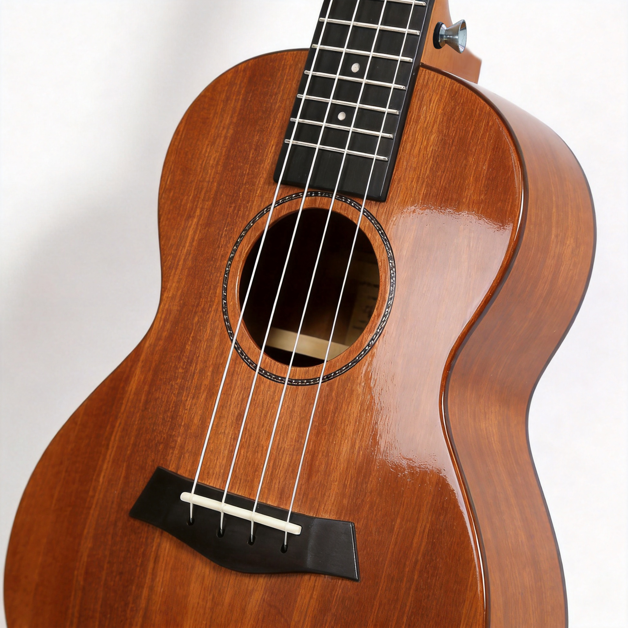 audivara-concert-ukulele-solid-mahogany-body-detail Close up of the solid mahogany wood grain and soundhole on an Audivara ukulele